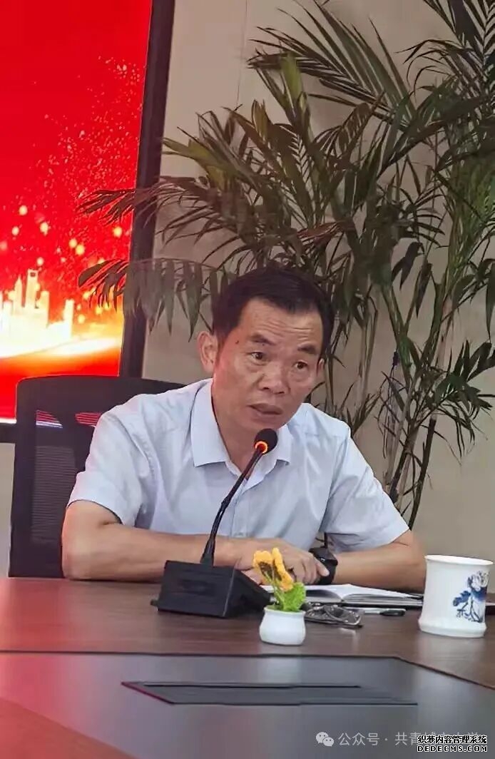 简篇-发挥示范引领,深化校本研究,聚力成果申报——共青城市中学召开教研组长专题会议 图片